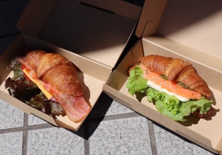 スモークサーモンとクリームチーズのサンド ドリンク付き