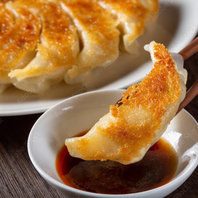During the cold season, warm yourself up with our famous Shizuoka oden and enjoy some delicious sake!
