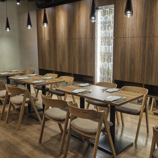 [In-store] 9 minutes walk from Ebisu Station.A restaurant where you can choose between table seats and counter seats.A stylish space with an open kitchen.The stylish interior makes it perfect for anniversaries and dates.