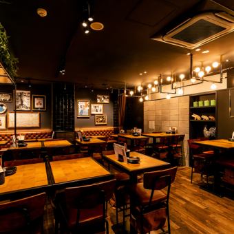 The seats have a classic atmosphere, making you feel as if you were in an authentic German beer bar.With warm lighting and cute interior design, the restaurant has a stylish, homey and extremely comfortable atmosphere.