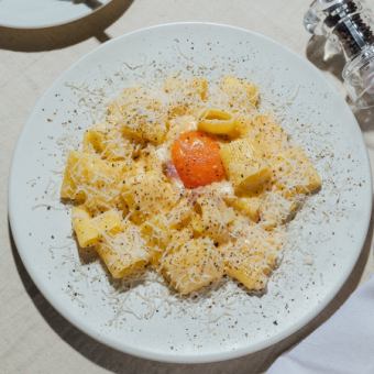Rigatoni carbonara with egg yolk confit