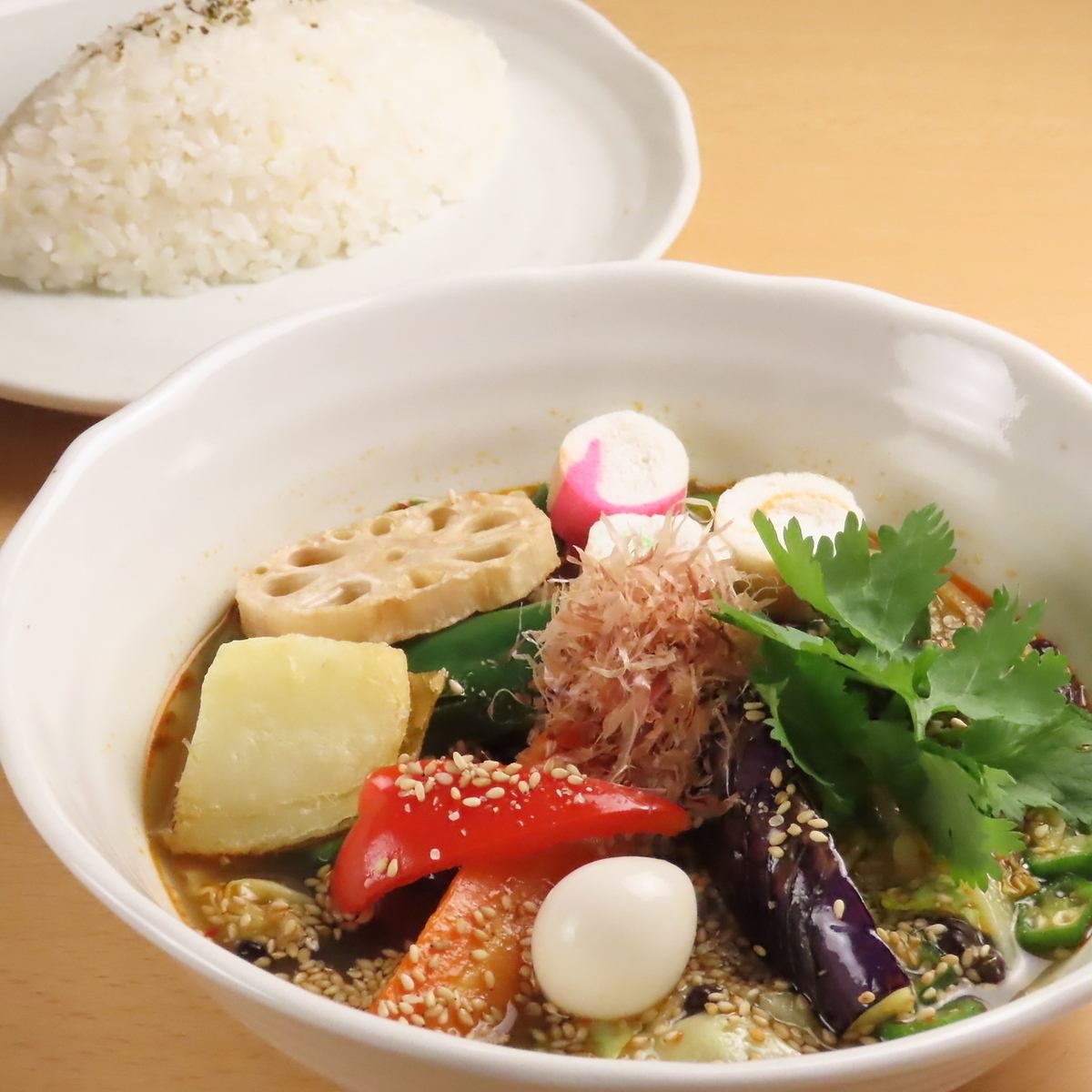 We offer soup curry with nutritional balance based on the same origin of medicine and food! Warm your body and mind♪