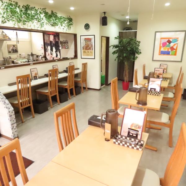 ≪The restaurant has a relaxing atmosphere≫ We have counter seats, tables for 2 people, and seats for 4 people.Great for a quick meal after work ◎ Spices are great for your body after working hard!