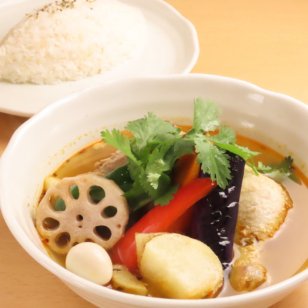 Today's lunch is soup curry! Select the soup and toppings to your liking ◎