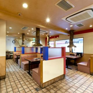 2名様から4名様用のテーブル席ございます。