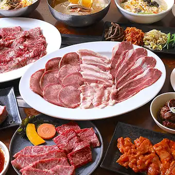 ◎豊富な種類のお肉を堪能できる【肉づくしコース】※3名様～、飲み放題付きに変更可能！
