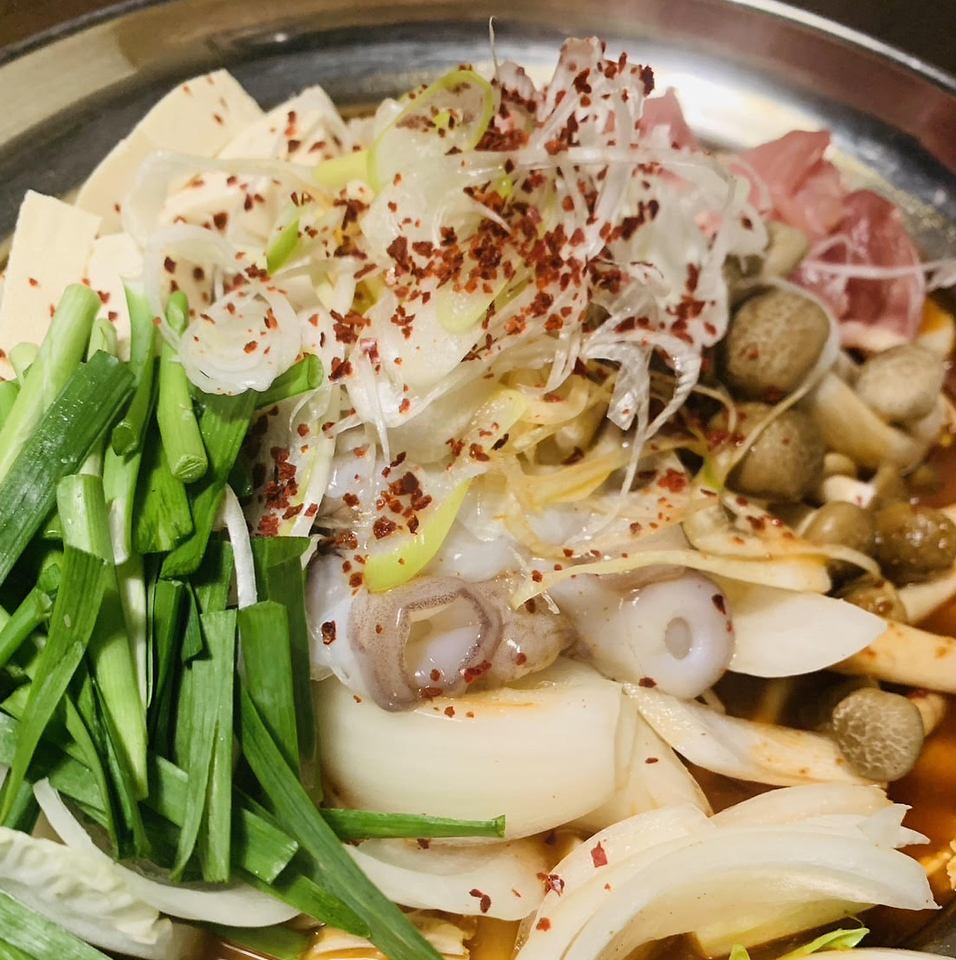 A highly recommended spicy dish made with a special broth made from a blend of several seasonings!