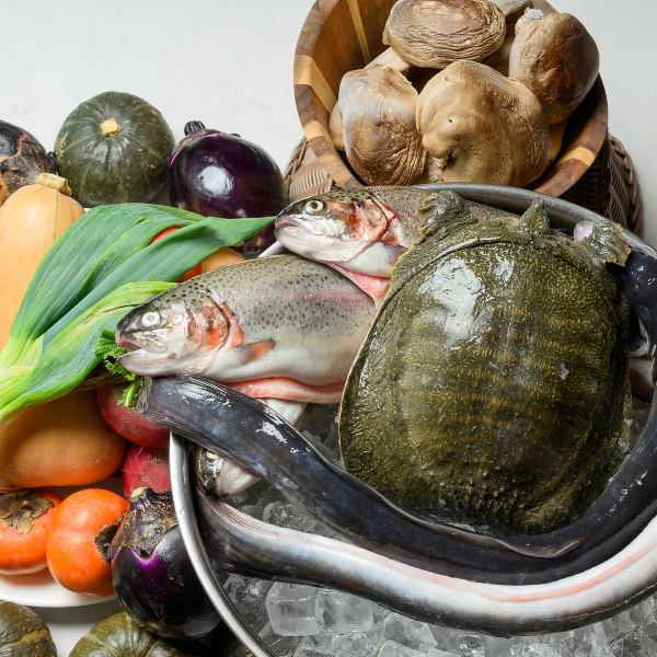 全国の旬を厳選。素材が主役のフレンチ懐石