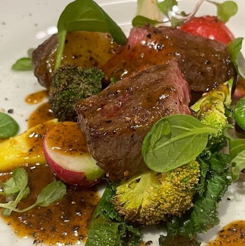 赤城和牛のグリル ペッパーキャビアソース