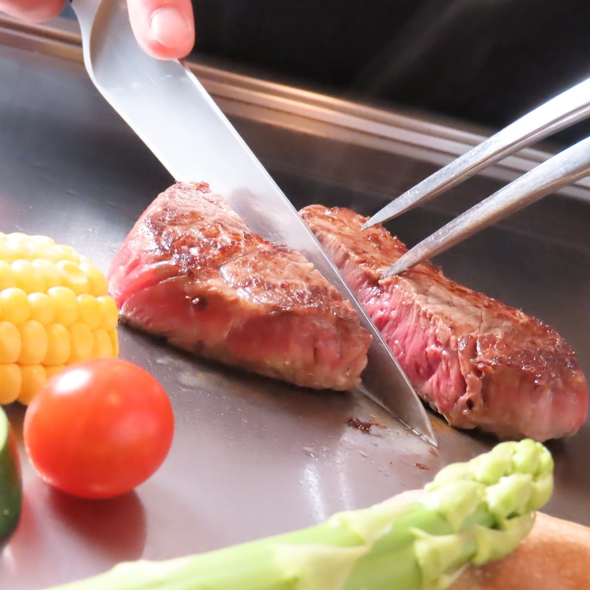 鮨と鉄板焼を目の前で職人がご提供。