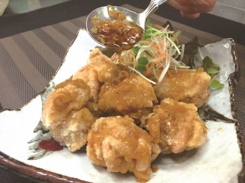 Deep-fried young chicken-special white onion sauce-