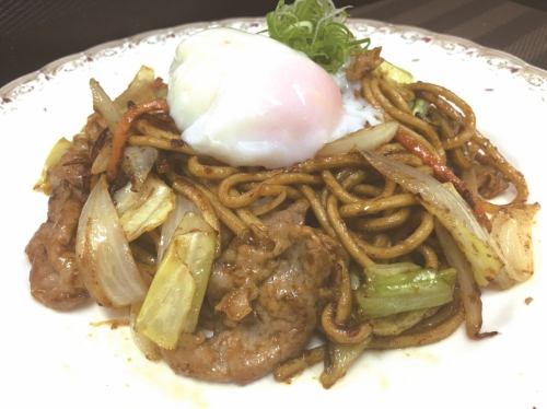Puipui curry fried noodles