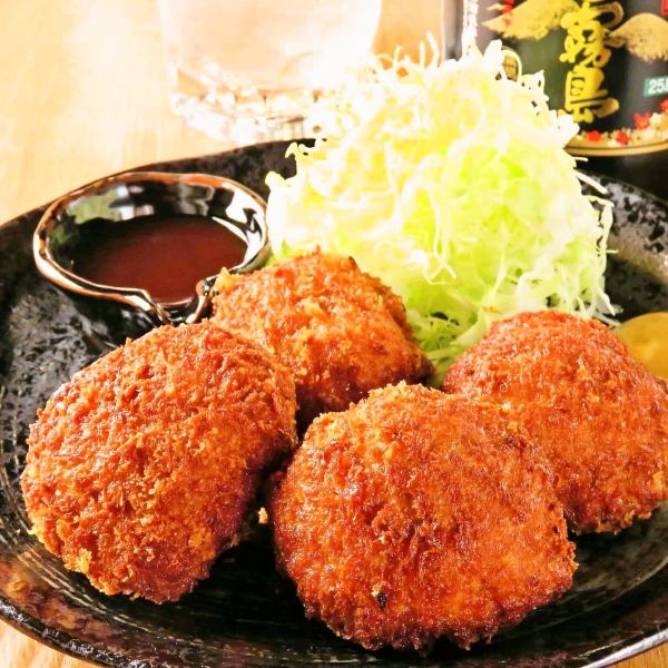 Offering homemade dishes with outstanding cost performance ◎ Freshly fried hot [Menchi-katsu] is 680 yen with this volume!