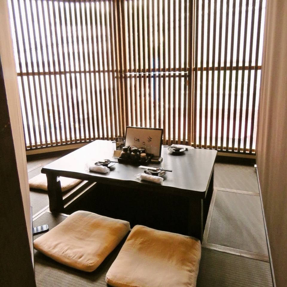 一個半私人房間，您可以在那裡放鬆身心，並擁有挖挖和曬日光浴的座位。