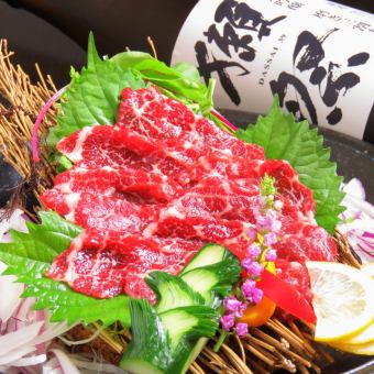 Marbled horse sashimi from Kumamoto prefecture / [Limited] Japanese black beef tongue sashimi