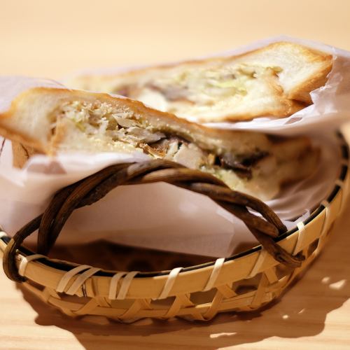 ホットサンドで作る『燻製 金華サバの明太マヨサンド』