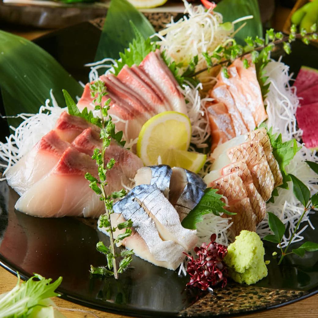 地のものを使ったお刺身盛り合わせや季節の海鮮を使った料理も◎