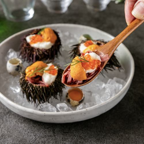 必ず食べてほしい逸品！牛タンユッケと生雲丹の饗宴！