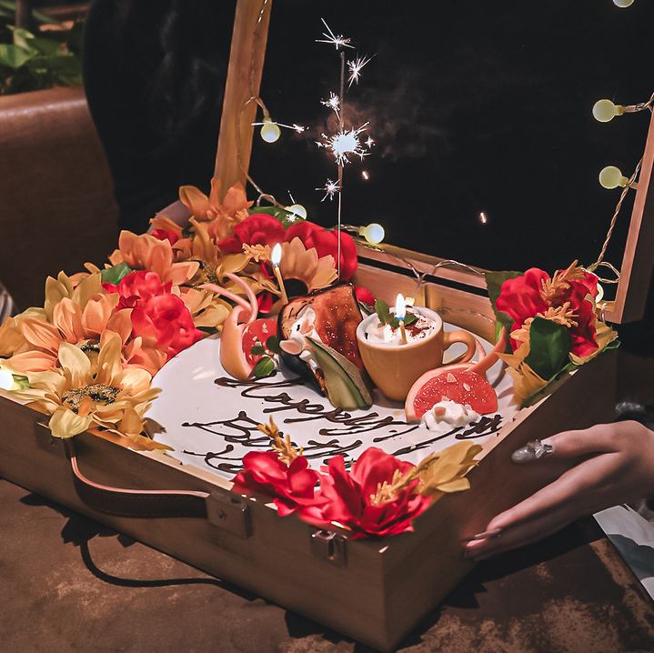 久茂地タイムズビル１階。プライベートでも大人数でも利用できるGRILL＆BAR！