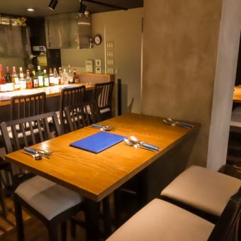 【テーブル席：2～4名様×2卓】
