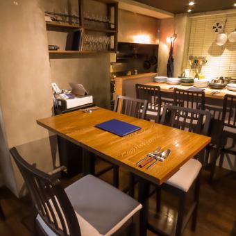【テーブル席：2名様×2卓】