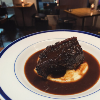 牛ほほ肉の赤ワイン煮込み