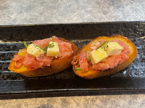 ねぎトロニンニクブルスケッタ 1枚