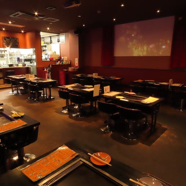 溝の口駅徒歩4分の好立地！駅近でアクセスが良いので、遅い時間からの飲み会や複数人での飲み会にも便利です。全52席で2名様～10名様以上のご宴会、飲み会、二次会、女子会など様々なシーンでご利用いただけますのでお気軽にご相談ください。また、各種ご宴会にぴったりなコースもご用意しております。