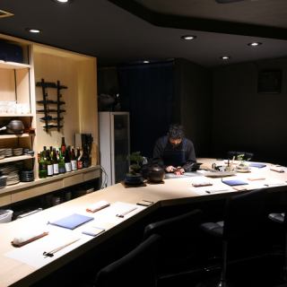 [Open kitchen counter] Adult fun.Speaking of izakaya, after all counter seats.The open kitchen, which is full of cleanliness and presence, has spacious seating spaces and can be used comfortably.Please feel free to visit us even from one person.