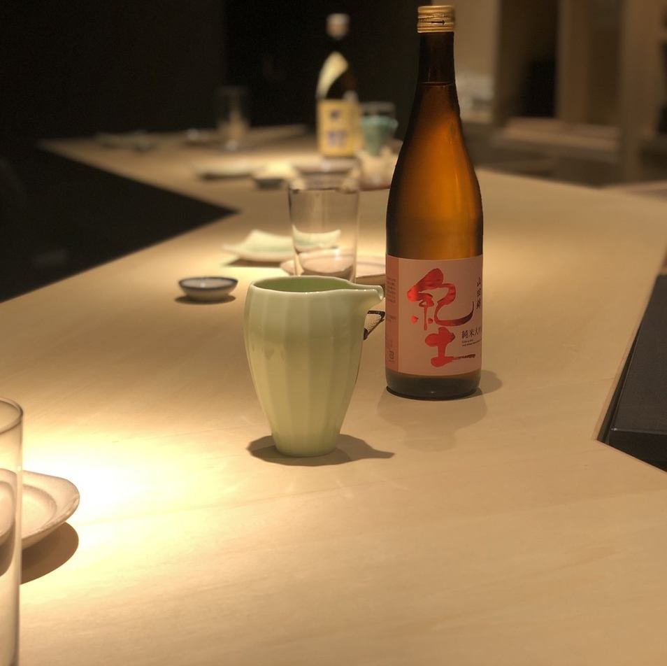 Enjoy carefully selected seafood dishes and Japanese sake in a stylish restaurant☆