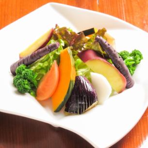 地場野菜たっぷり和風サラダ