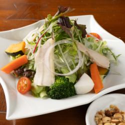 【4食限定】野菜たっぷり比内地鶏サラダ