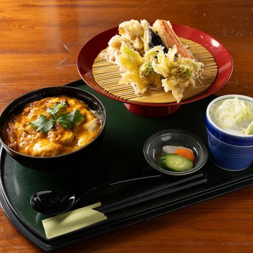 親子丼と更科そばのセットメニューは【昼の部】限定でご用意