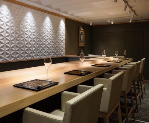 予約なしでも入りやすく、お一人様やカップルでのお食事やお酒も楽しめます♪