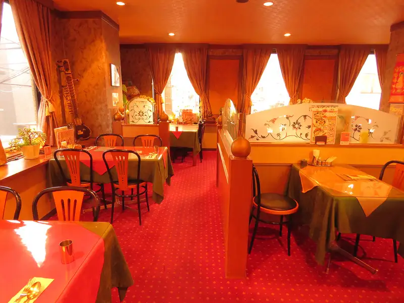 店内は広々していて、お隣様とも距離があるので安心してお食事ができます♪
