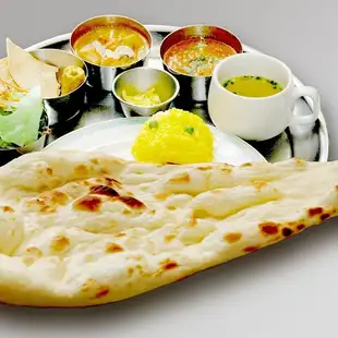 ランチのご予約はこちらからどうぞ♪