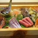 You can enjoy the skill of the shopkeeper, who is proud of Tomikyu Sushi.