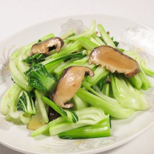 Stir-fried green vegetables and shiitake mushroom / stir-fried asparagus and Chinese seaweed