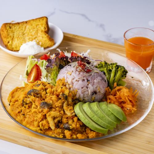 【話題のデトックスセット♪】人参ドライキーマカレーランチセット1280円（税込み）