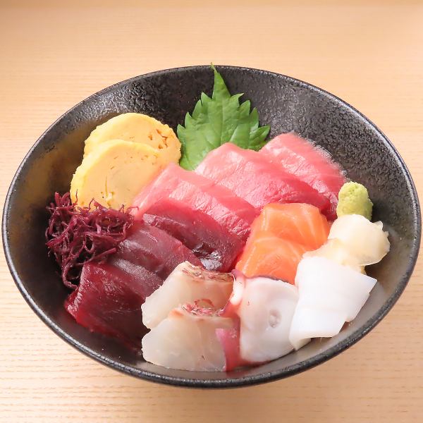 海鮮丼のオールスターズ！【鮪笑丼】