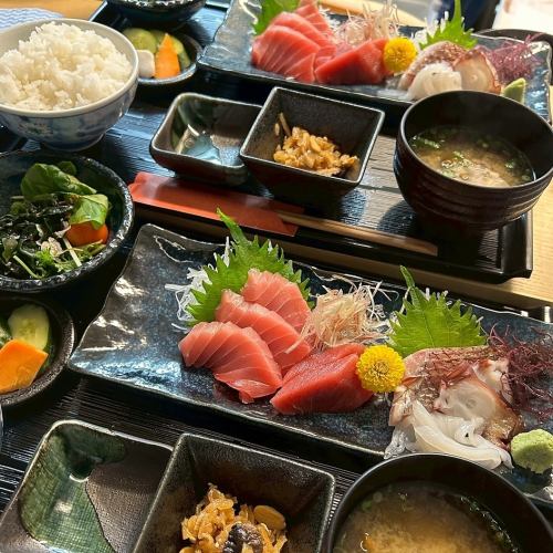 【日替わりランチ】天然鮪と季節の海鮮が彩る刺身定食
