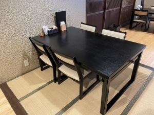 舒适的桌子座位
