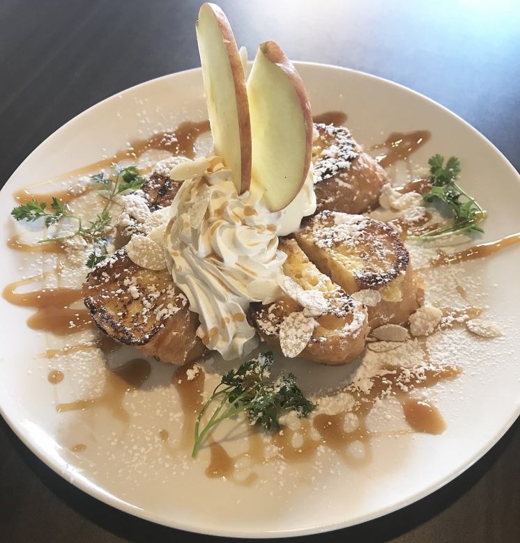 Caramel Almond French Toast [Drink +700 yen (tax included)]
