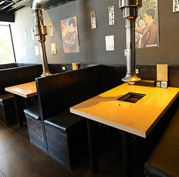 温かみのある店内で、どなたでも気軽にお過ごしいただけます。仕事帰りの一杯はもちろん、デートや友人とのご飲食にもぴったり。お席の確保はお早めに♪ご来店前のお問い合わせもお気軽にどうぞ！