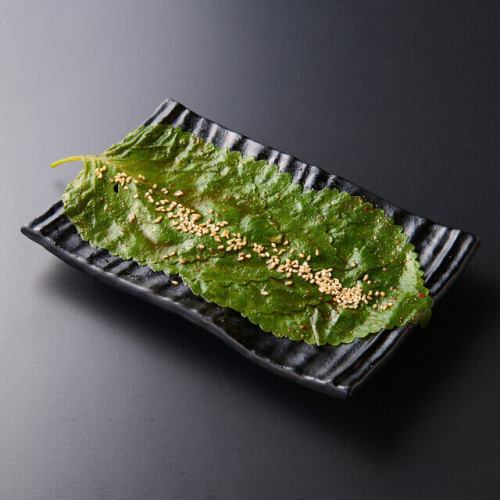 胡麻の葉醤油漬け