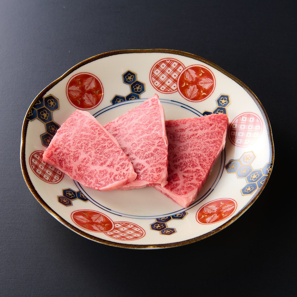 贅沢焼肉をリーズナブルに！黒毛和牛希少部位や厚切りタンも♪全品390円(429円(税込))