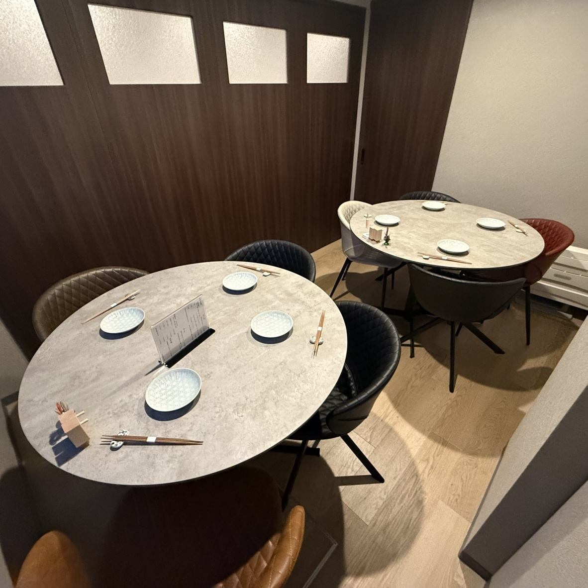 [Opening September 21st] We have semi-private rooms where you can dine at your leisure.