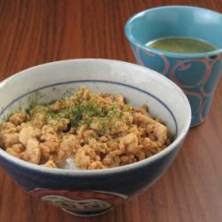 鶏そぼろ丼(スープ付)