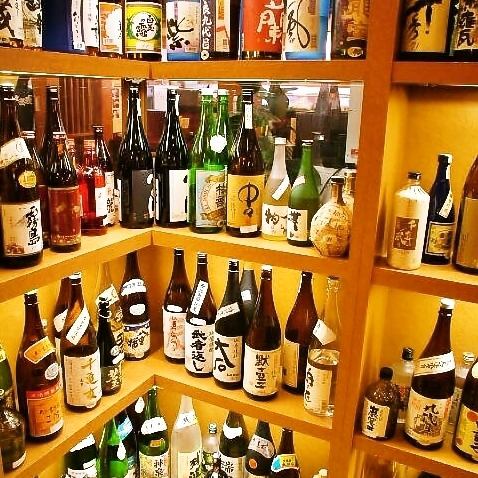 本格焼酎(￥500～)・特選地酒(￥700～)は100種以上!!自分だけの1杯を見つけるにも、飲み比べるにも。