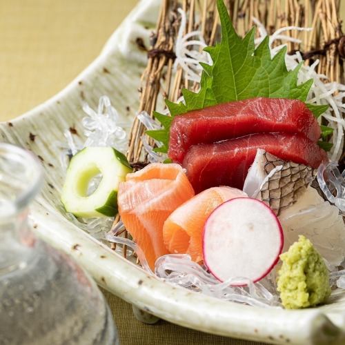 Assorted sashimi